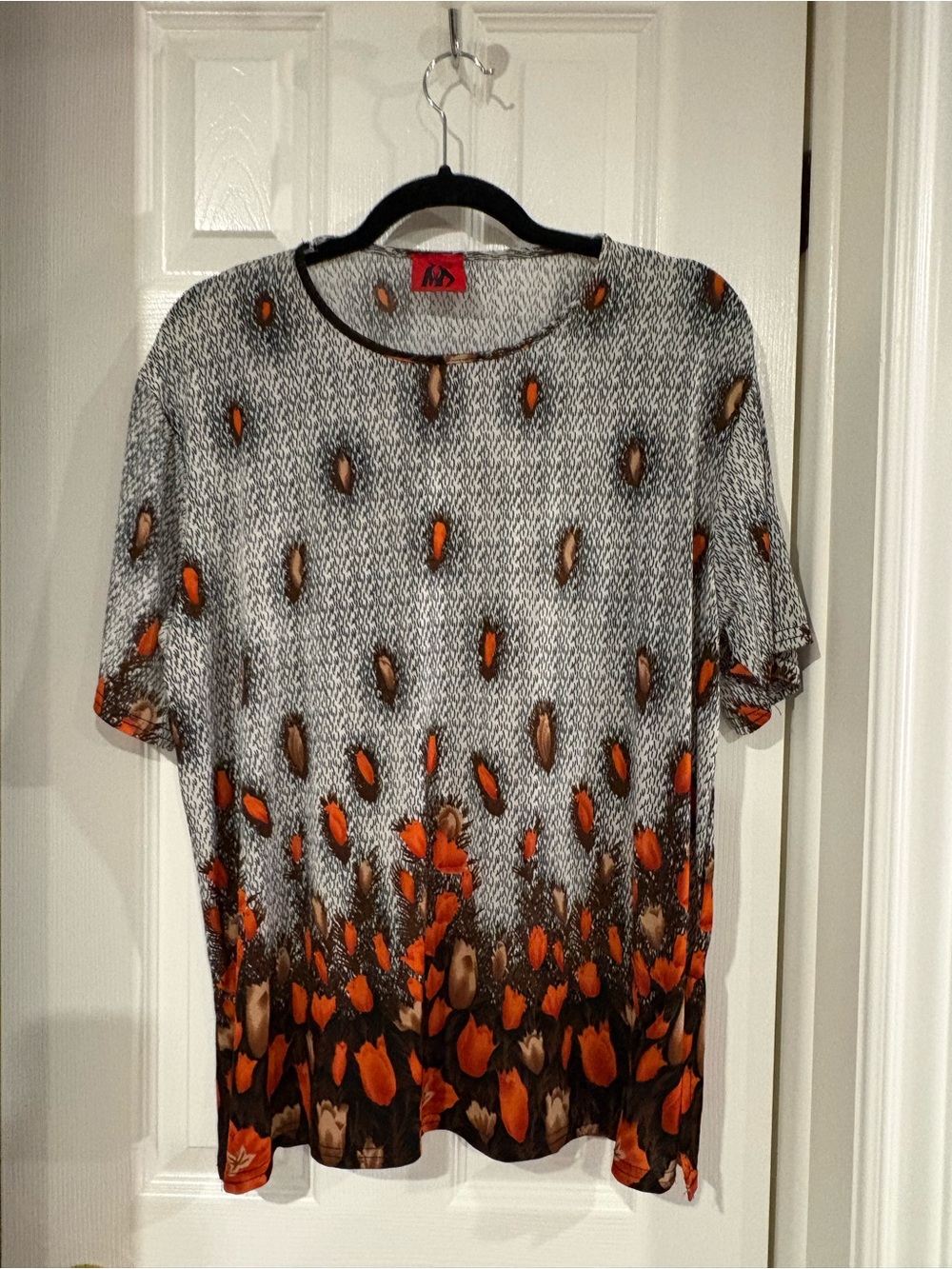 Printed Scoop Neck Top with Abstract Feather Motif